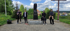 Уборка территории вокруг памятника М.И. Горецкому